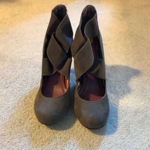 Madden Girl Suede pumps